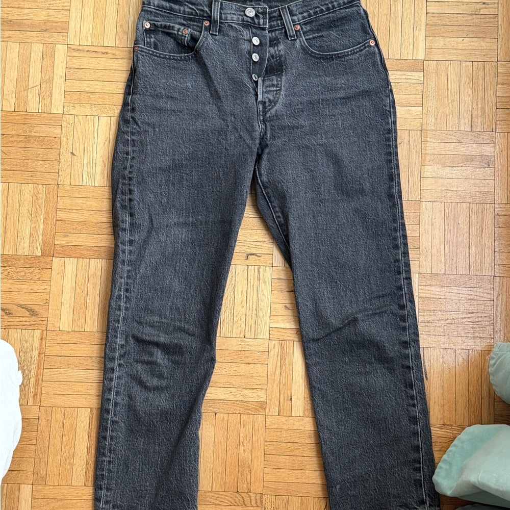 Levi’s cropped charcoal black jeans size 26